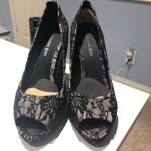 Gianni Bini Black lace heals